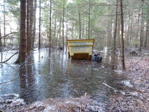En sandlåda som hamnat på helt rätt plats, undrar om den motverkar halkan?