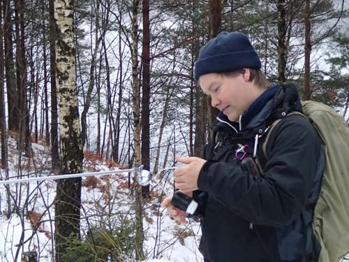 TMR68 ordnar med bollhoven, man kan nästan tro att han är golfare....