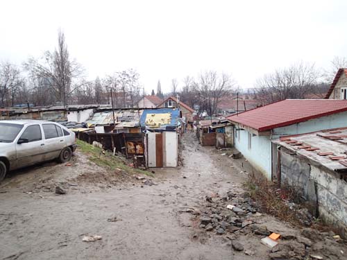 Inte de bästa kvarteren i Belgrad, men här skulle vi INTE hyra bil!