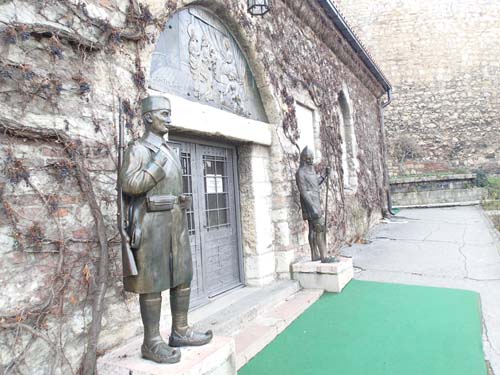 Här står vakter som stridit både mot turkar och tyskar!