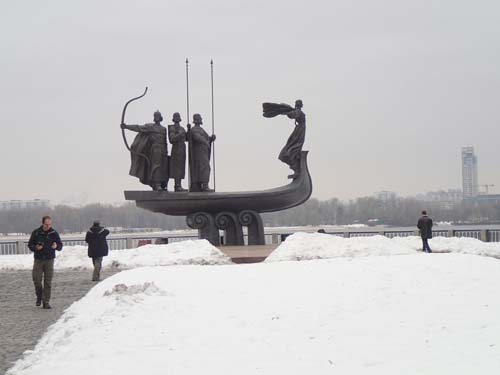 I brist på cacher får man fotografera monument.