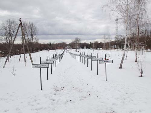 Korsen är inte resta över döda människor utan över "döda" samhällen vid kärnkraftverket.