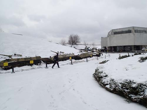 TMR68 sätter fart för att titta på sovjetiskt pansar.