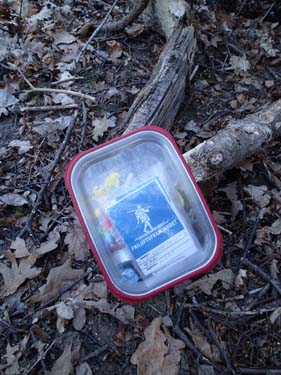 Hittad! En riktig "främjarburk", dessutom med gula små kycklingar.