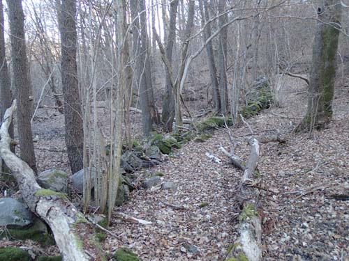 Överallt ser man spåren av gångna århundradens odlarmödor.