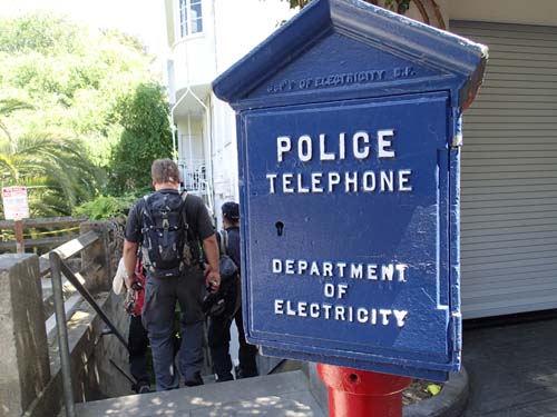 Bra att veta, här kunde vi ringa polisen om Ingabo skulle bli ohanterlig(!)