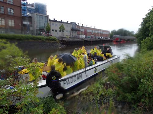 Hallén lämnade snabbt pråmen för att få lite bilder!