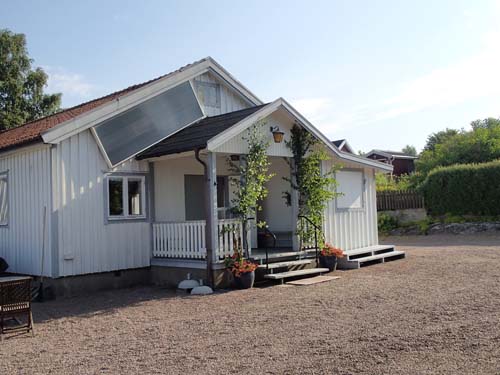 En av alla ritualer går ut på att offra ett par buskar och sätta upp dessa vid ingången till en byggnad - ja se mugglare!