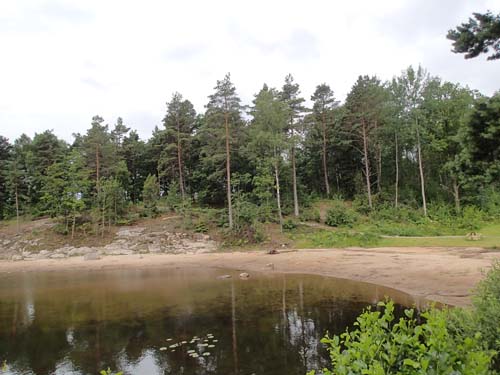 Det var inte något folkliv på stranden vid Kåsjön idag - den var helt öde!