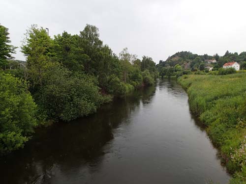 Stilla flyter Säveån.