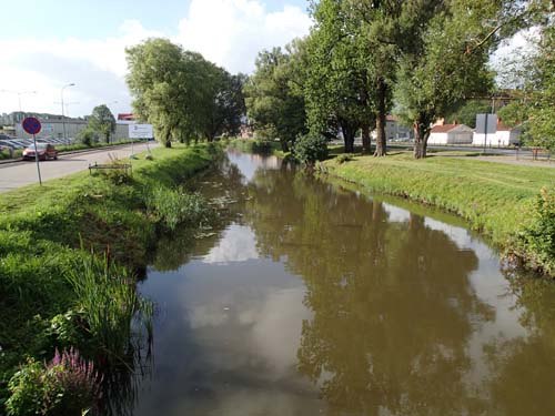 Stilla flyter Mölndalsån