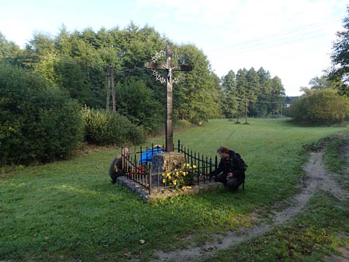 Här ägnar sig gänget åt morgonbön... eller?