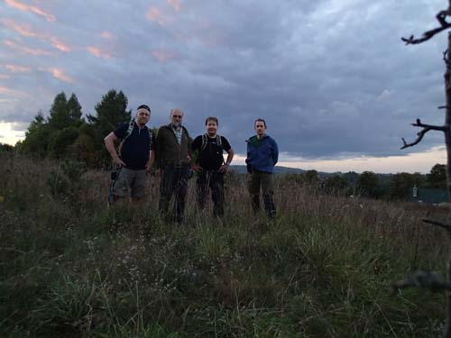 Nöjda jägare ställer upp för fotografering!