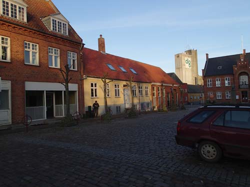 I de små orterna var det lugna gatan på söndag förmiddag, perfekt för att logga burk!