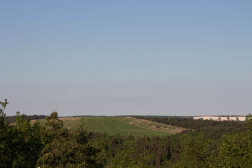Det lär inte vara så här grönt på onsdag, men utsikt har man från toppen av det stora sopberget!
