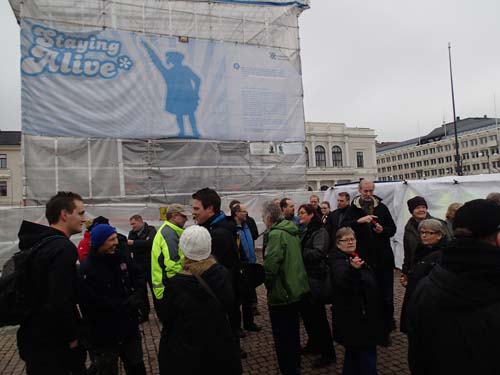 Stadens grundare är inslagen i byggnadsställningar... Bilden är lite suspekt, minst sagt!