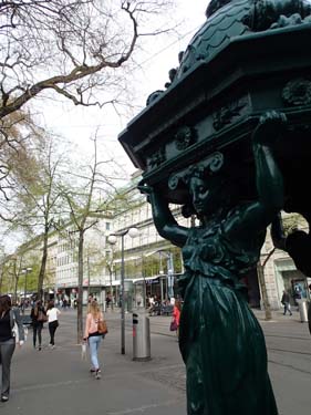 Nymphen an Bahnhofstrasse Zürich