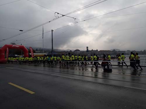 Hur gör man för att komma över vägen?