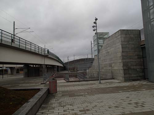 Det nya torget i den gamla staden - ganska ödsligt och trist torg dock.