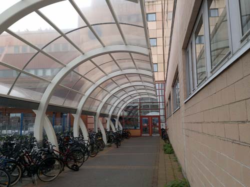 Här går mugglarna in och ut, ut och in och ut igen...