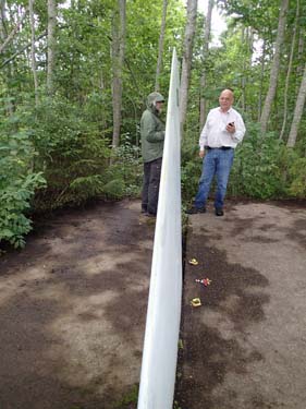 Platsen för ett störtat flygplan, stjärtfenan är mellan Ingabo och Torado