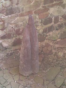 I bottenplanet på östra längan kan man se två skulputrer av konstnären Juha Pykäläinen som föreställer Gustav Vasa och hans unga gemål Katarina Stenbock och ärkebiskopen stående bakom dem.