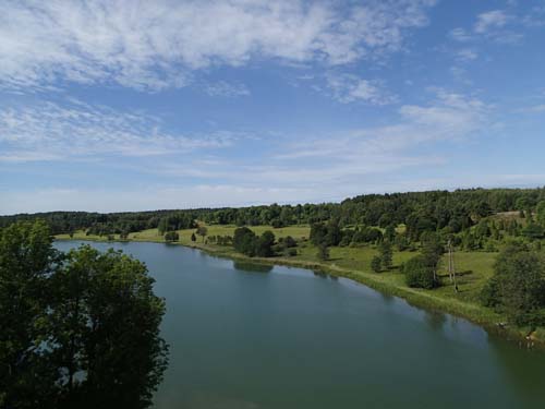 Utsikt över vattnet från toppen av Huvudborgens mur.