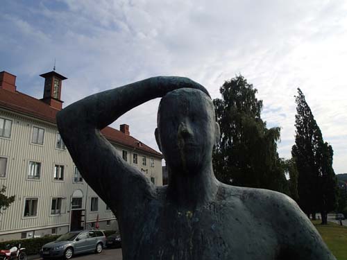 Är de Hallén som kliar sig i huvudet inför ännu en multi denna dag?