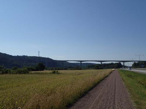 När Angeredsbron kom inom synhåll visste jag att burkplockandet utmed trailen snart skulle vara över.