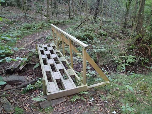 Bron över floden...