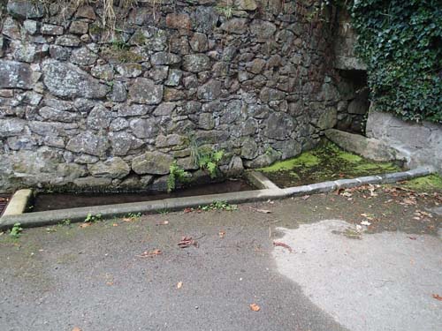 "Bli inte blöt om fötterna" står det i hinten, var tror ni burken sitter?