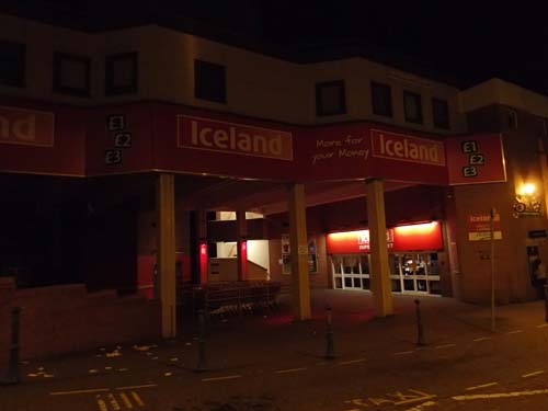 På väg genom Douglas gator upptäckte vi Island!