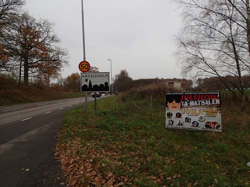 Välkommen skyltar är inte helt ovanliga som bostäder åt burkar!