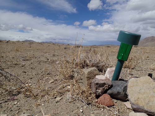 Cacherna var placerade i små stenrösen, alla markerade med solcellsdrivna lampor!