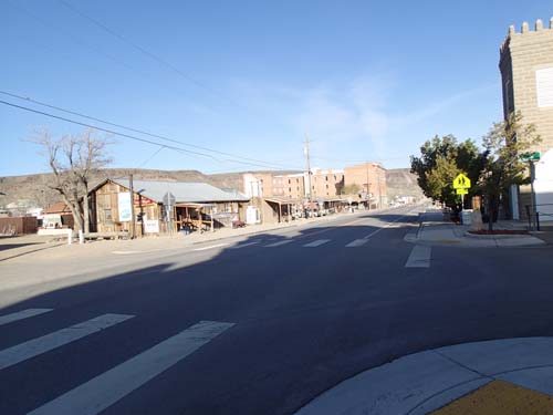 Ganska levande för att vara spökstad.