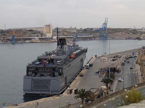 Ett turkiskt krigsfartyg låg i hamnen, Ingabo och TMR68 blev nästan en del av besättningen.. (eller?)