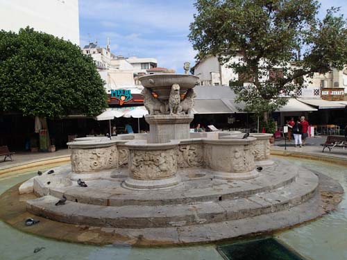 Fontäner i mängd besöktes när vi letade efter en multi....