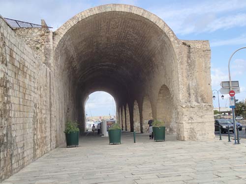 I dessa valv var en gång varv för de stora galärerna som kontrollerade Medelhavets handelsvägar.