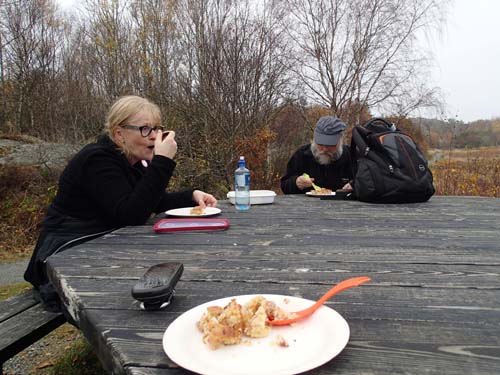 Fika kring det runda bordet!