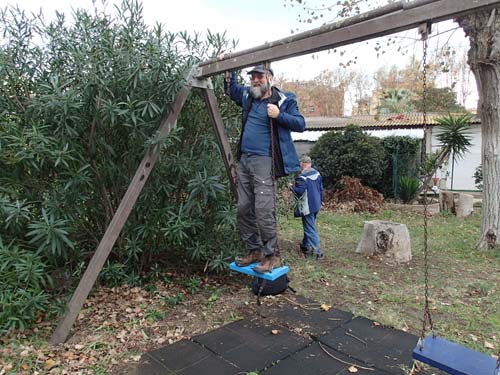 Ingabo leker i parken....