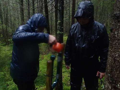 Som om det inte redan var tillräckligt blött! Ingabo och TMR68 började leka med vatten och rör....