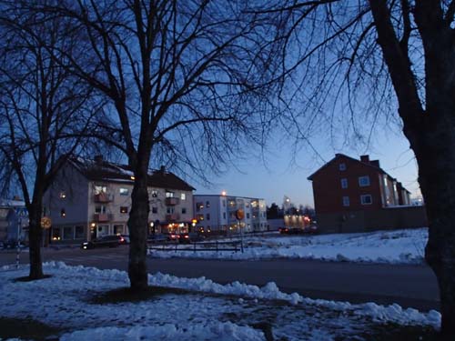 Skymningen faller över Sandared.