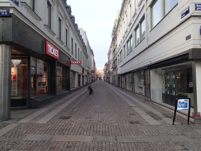 Den täta kvartersstaden är ödslig