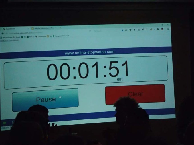 Behöver jag säga att det skedde under tidspress?