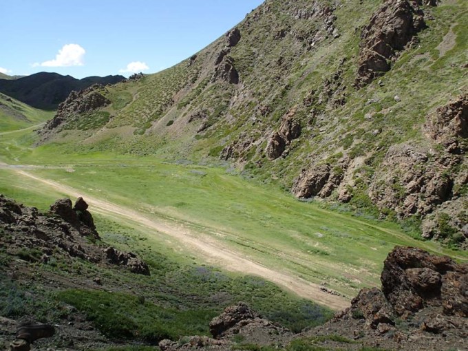 Vy över dalgången från cachen.