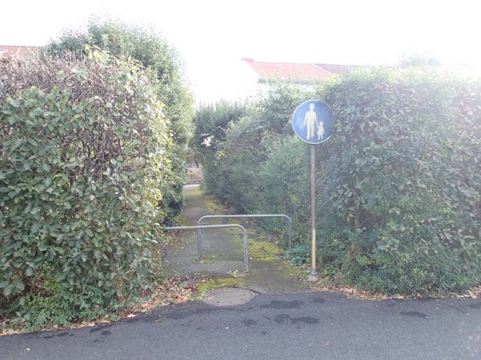 Upp i det blå skulle man leta, undrar vad som kan menas med den hinten....