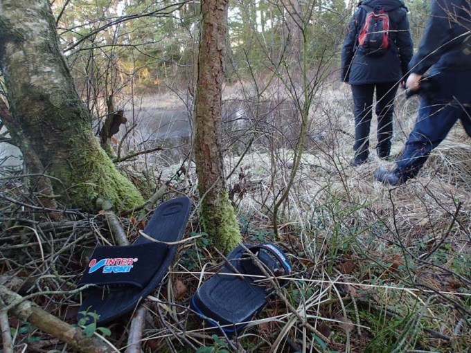 Någon hade lämnat badtofflorna här, men vi ville ändå inte ta oss ut till ön....
